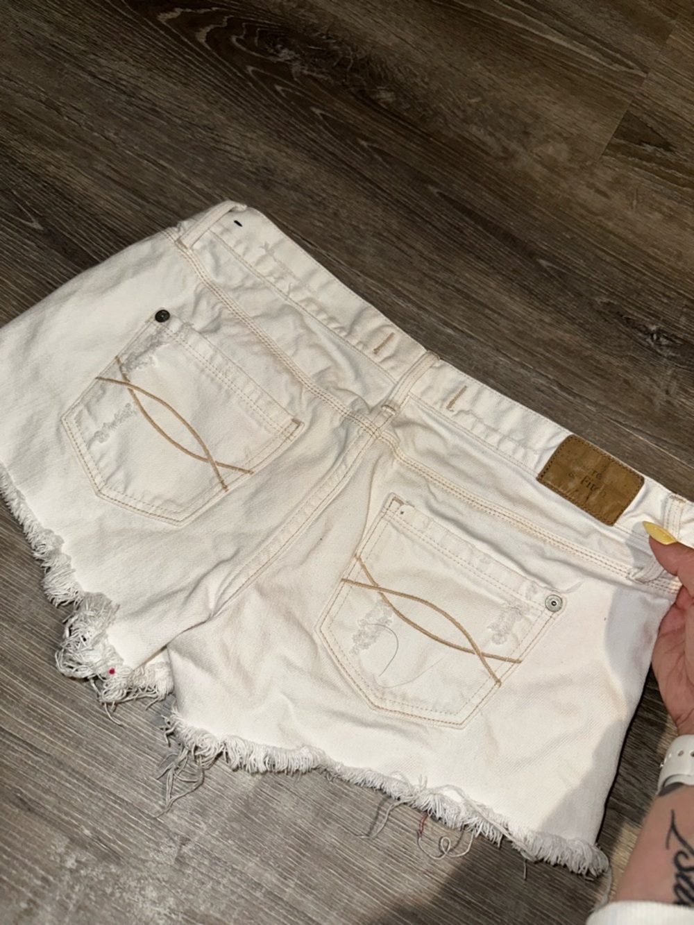 Abercrombie & Fitch y2k Off-White Frayed Denim Shorts - Picture 3 of 3